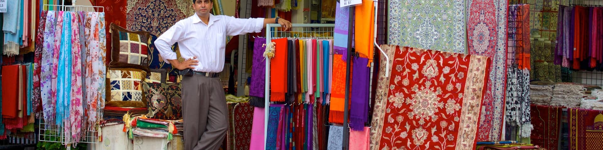 Arab Street District featuring street scenes, a city and shopping