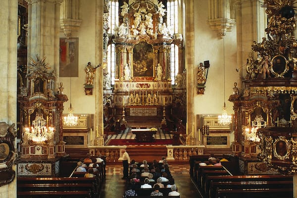 Cathédrale Saint-Gilles de Graz montrant patrimoine architectural, vues intérieures et aspects religieux