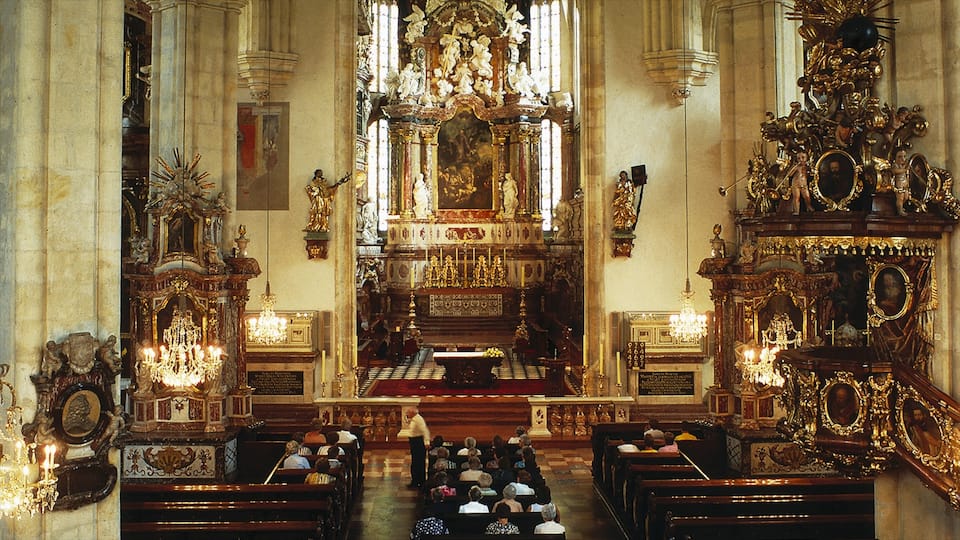 Graz Cathedral showing heritage architecture, interior views and a church or cathedral