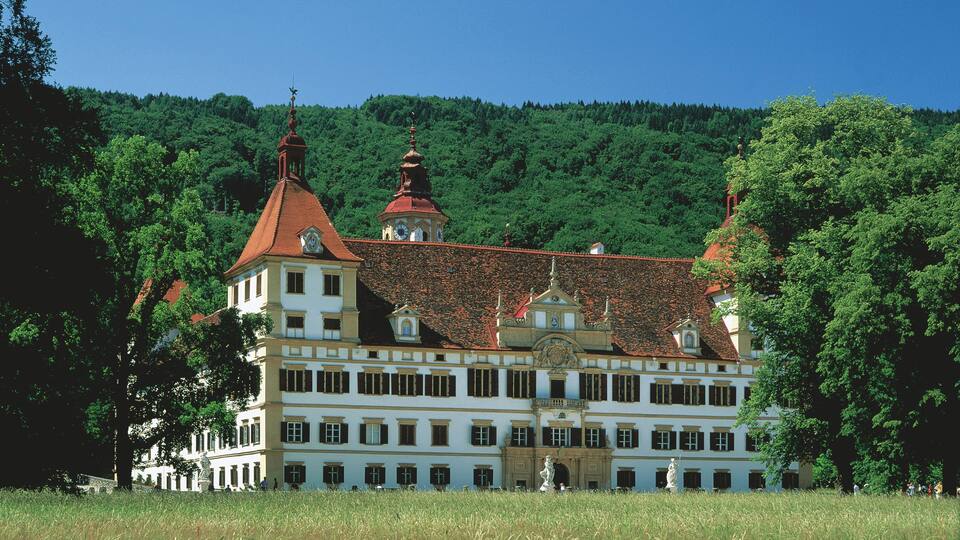 Eggenberg Palace which includes heritage architecture and chateau or palace