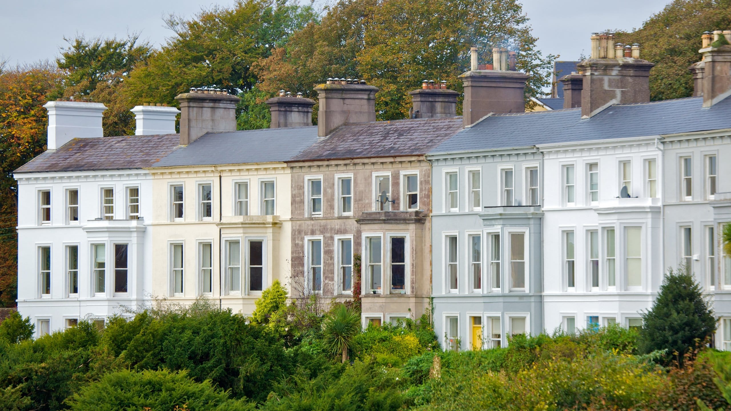 Cobh, Irlanda ofreciendo patrimonio de arquitectura y una ciudad