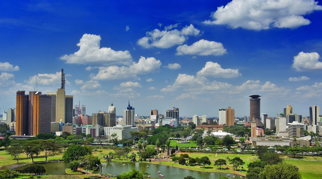 Nairobi inclusief centraal zakendistrict, een wolkenkrabber en een stad