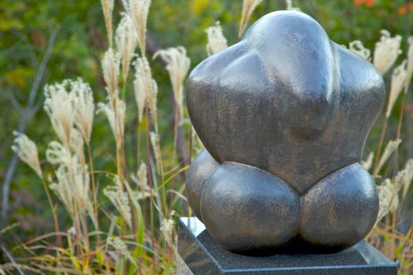 Haslla Art World mettant en vedette art et statue ou sculpture
