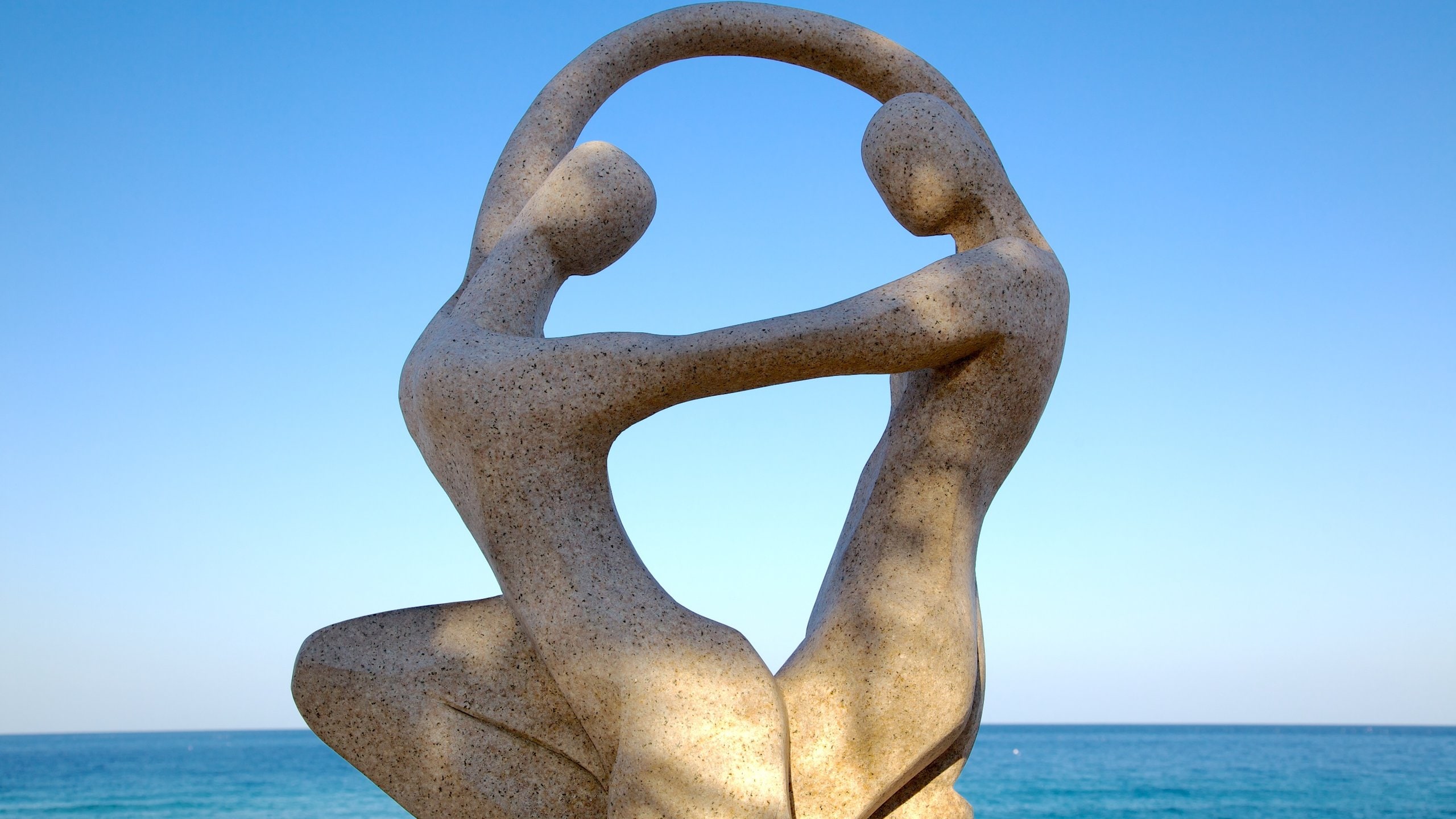 Gangneung showing a monument and general coastal views