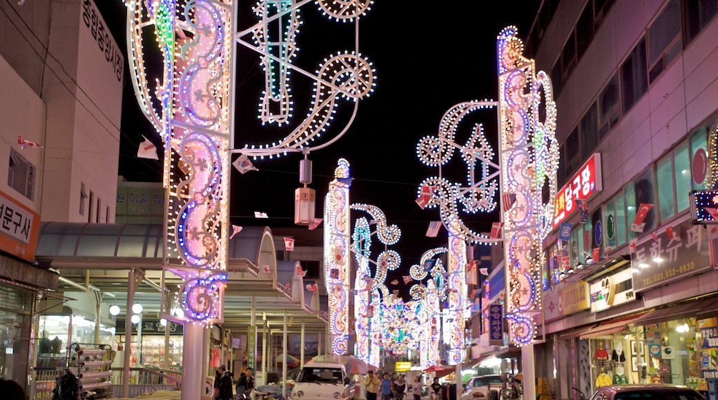 Sokcho showing modern architecture, nightlife and street scenes