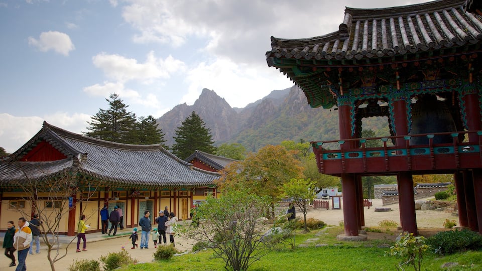 Sinheungsa Temple showing a temple or place of worship and religious elements