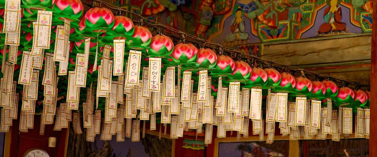 Sinheungsa Temple showing religious elements, a temple or place of worship and interior views