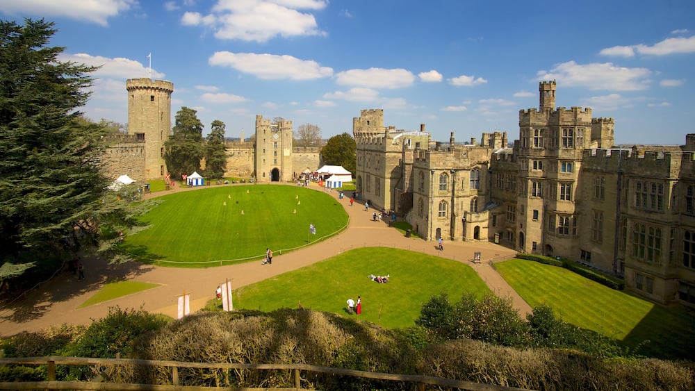 Warwick Castle showing heritage architecture, a castle and views