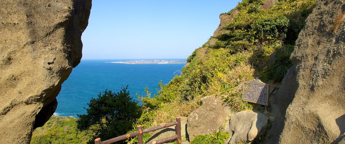 Seongsan Ilchulbong which includes mountains, general coastal views and landscape views