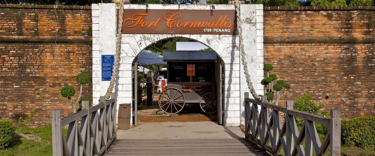 Fort Cornwallis featuring heritage architecture