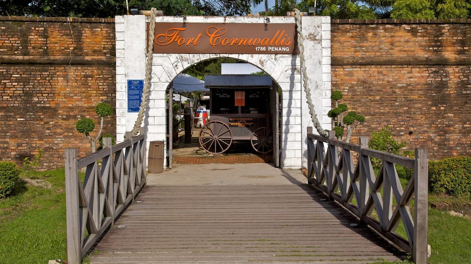 Fort Cornwallis which includes heritage architecture