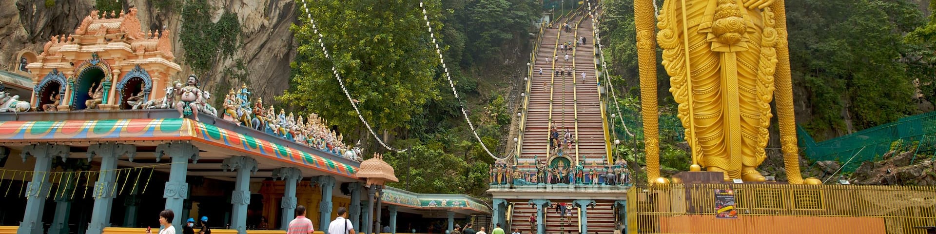 Batu Caves showing heritage architecture and mountains