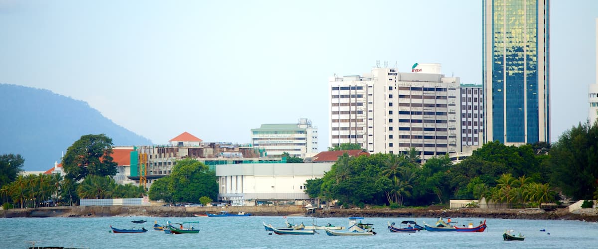 Georgetown which includes cbd, a high-rise building and boating