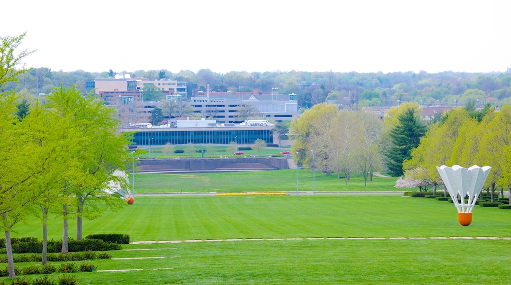 Nelson-Atkins Museum of Art showing a garden