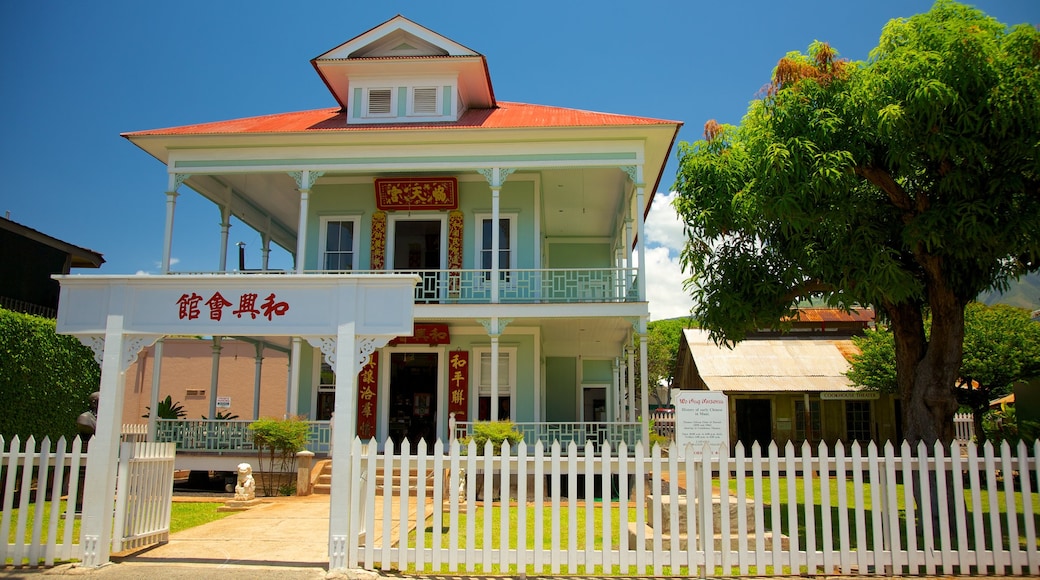 Lahaina showing heritage architecture, signage and a house