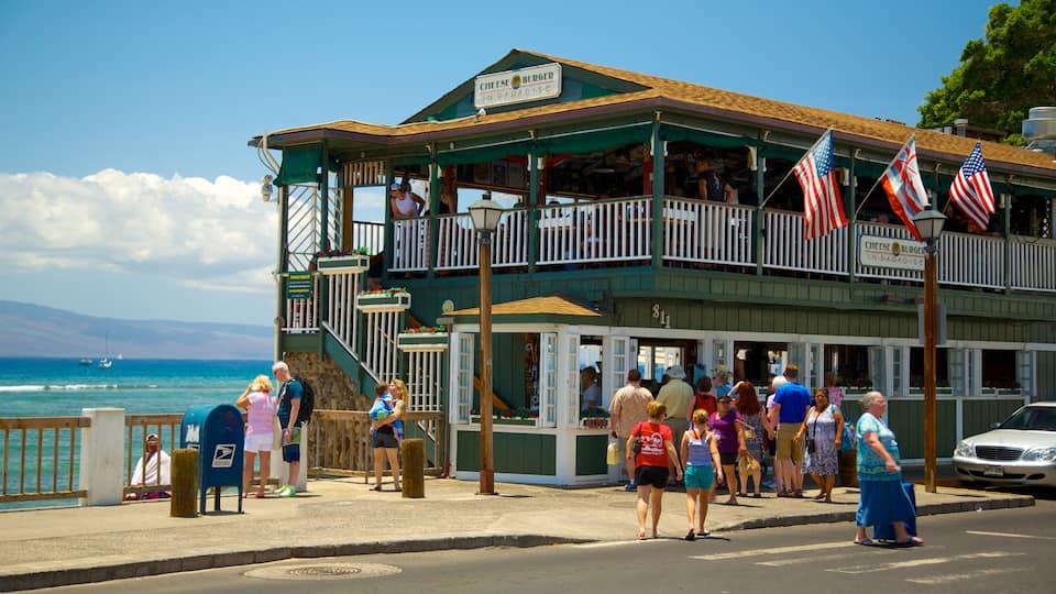 Lahaina featuring street scenes and a coastal town as well as a large group of people