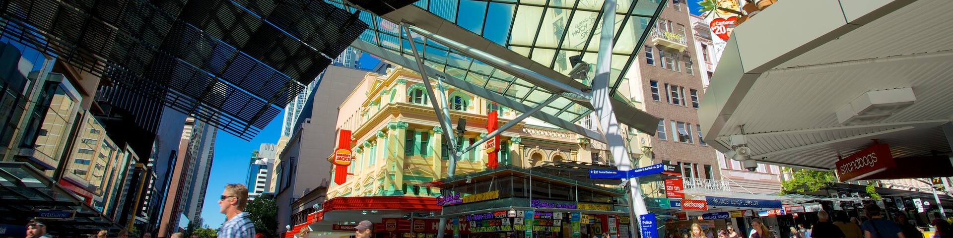 Queen Street Mall which includes street scenes, a city and shopping