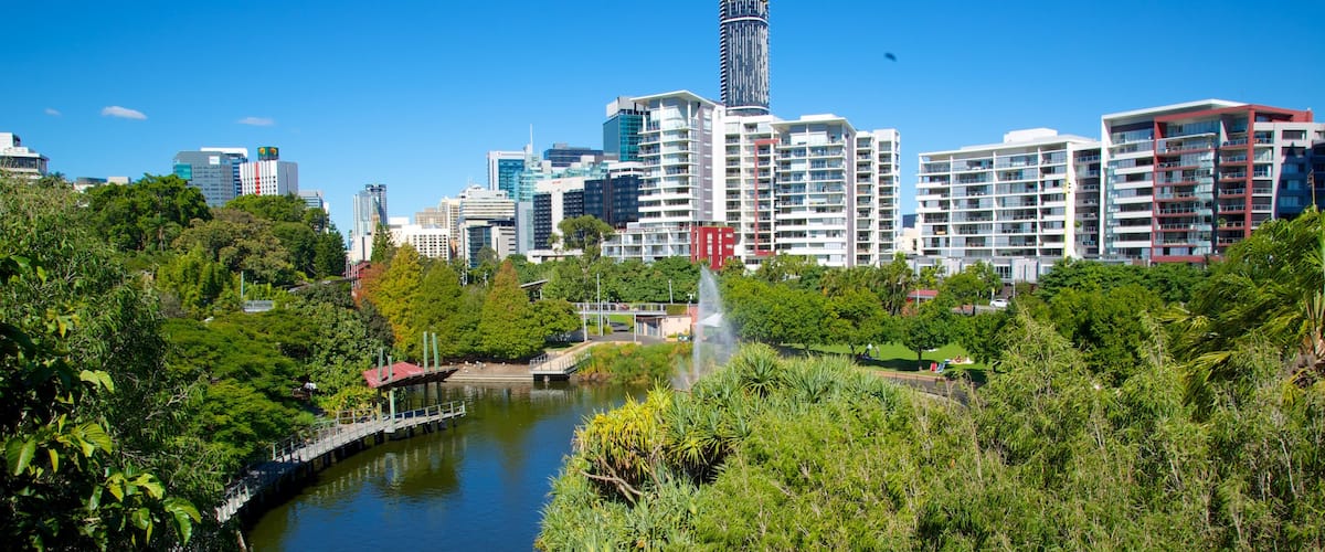 Roma Street Parkland which includes a high rise building, a city and a river or creek