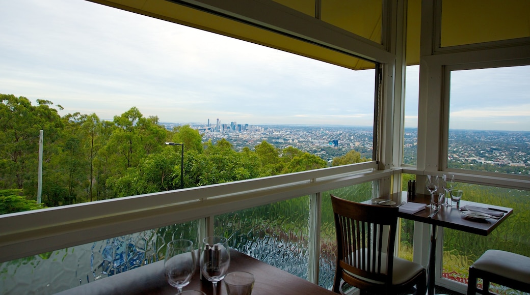 Mt. Coot-Tha caracterizando cenas de cafeteria e vistas internas