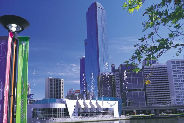 Melbourne Aquarium showing a high-rise building, a city and marine life