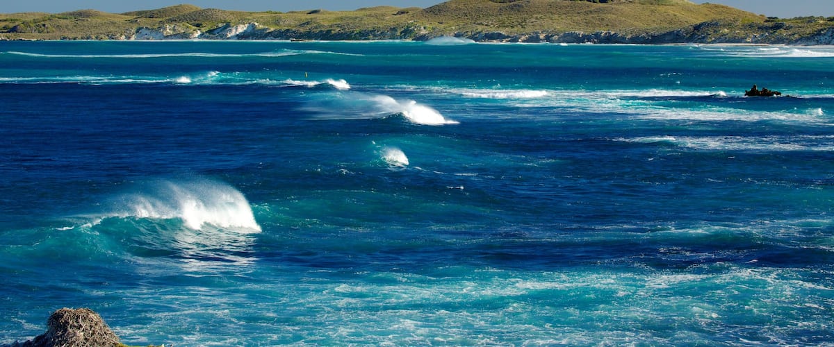 Isla Rottnest mostrando horizonte y olas