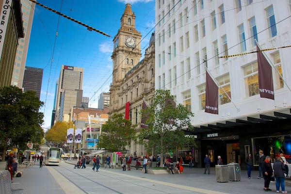 Bourke Street Mall which includes a city, shopping and street scenes