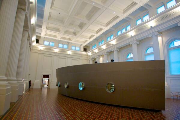 Musée de l\'immigration mettant en vedette vues intérieures