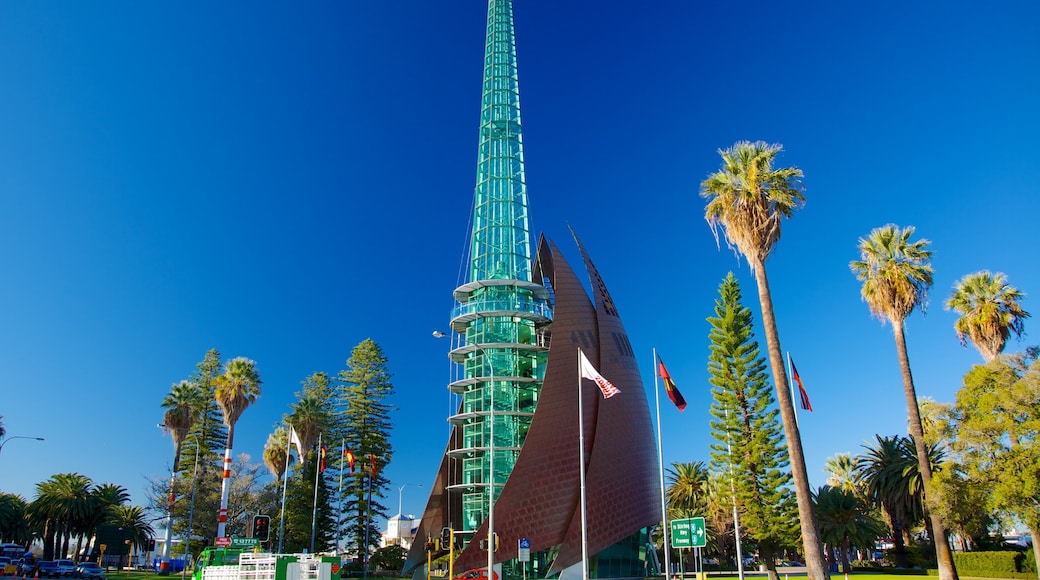 Swan Bells Belltower mostrando arquitectura moderna, escenas urbanas y un edificio de gran altura