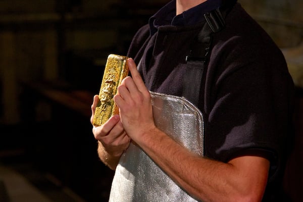 Perth Mint welches beinhaltet Innenansichten sowie einzelner Mann