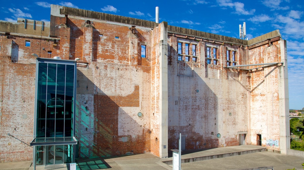 New Farm which includes heritage architecture