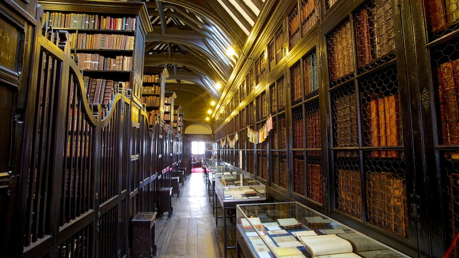 Bibliotheek van Chetham toont interieur
