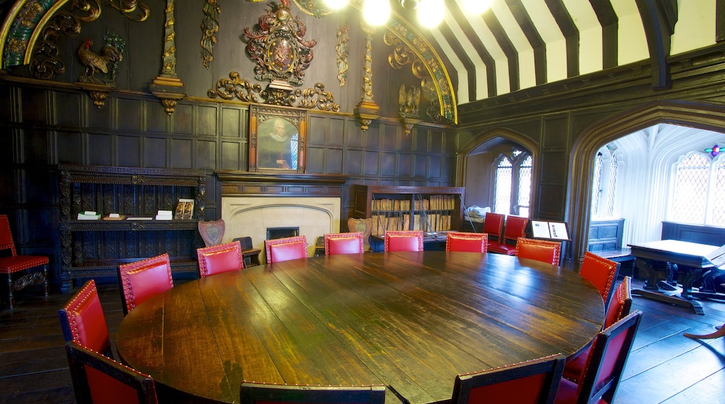 Chetham\'s Library ofreciendo vistas interiores