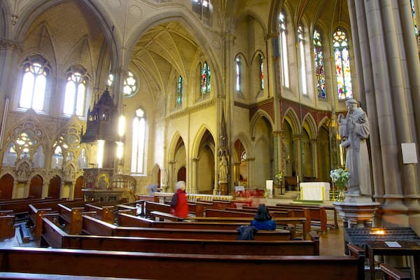 Angleterre qui includes église ou cathédrale, vues intérieures et aspects religieux