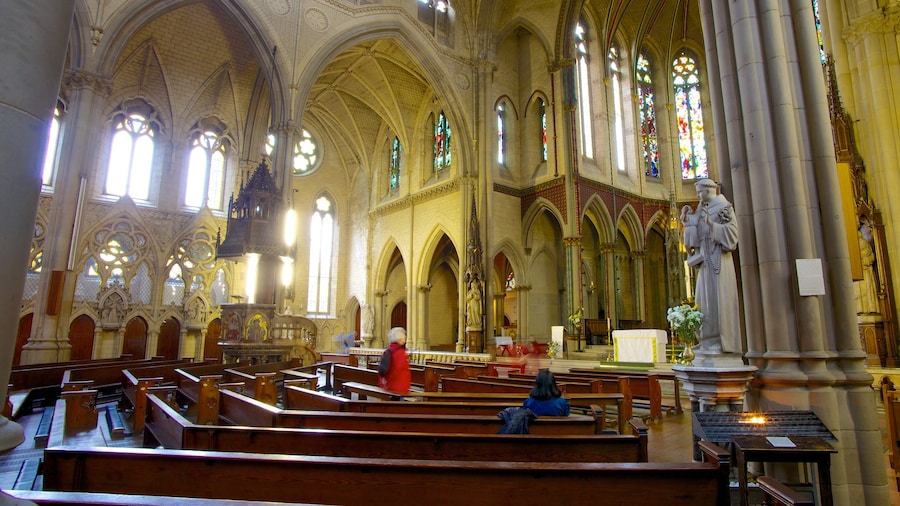 Inglaterra que inclui uma igreja ou catedral, vistas internas e aspectos religiosos