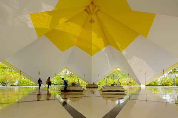 Masjid Negara mit einem Moschee, Innenansichten und moderne Architektur