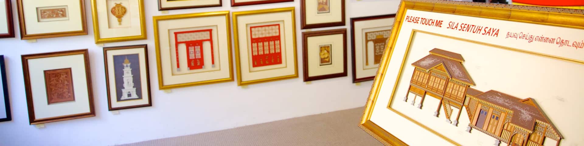 マレーシア国立美術館 表示 屋内の眺め と アート