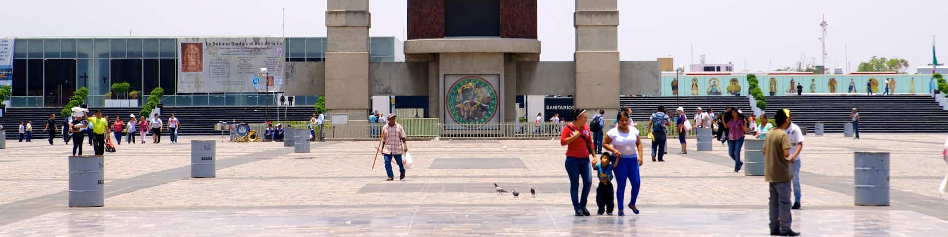 Basilica of Our Lady of Guadalupe showing a square or plaza, religious aspects and a church or cathedral