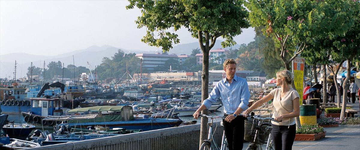 Cheung Chau joka esittää venesatama ja pyöräily sekä pari