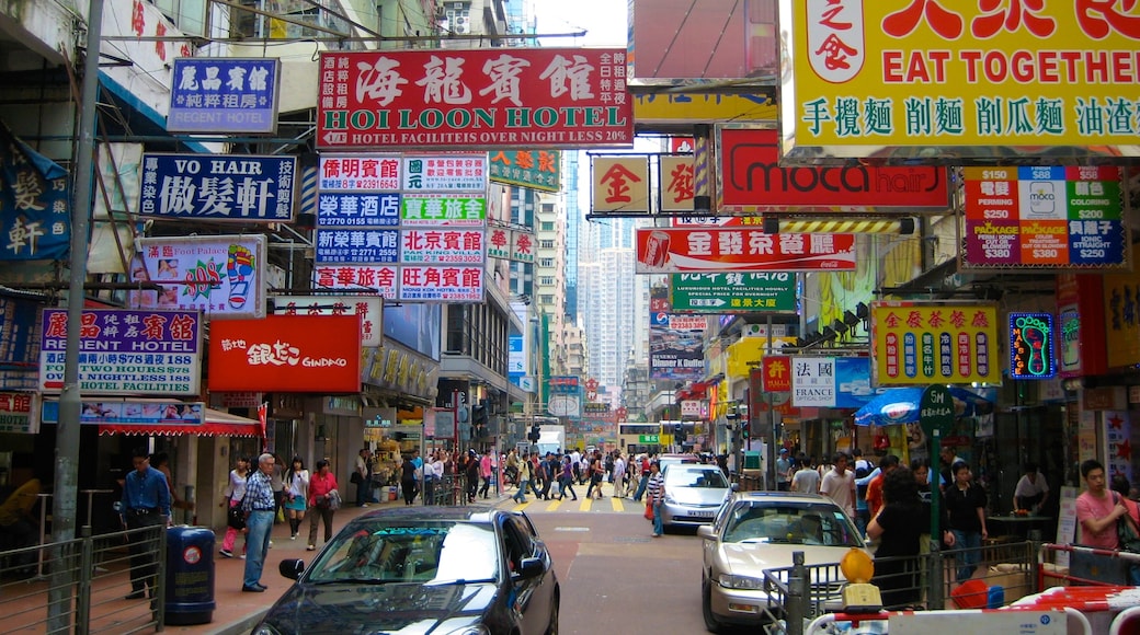 Mong Kok som visar en stad, stadsutsikter och gatuliv
