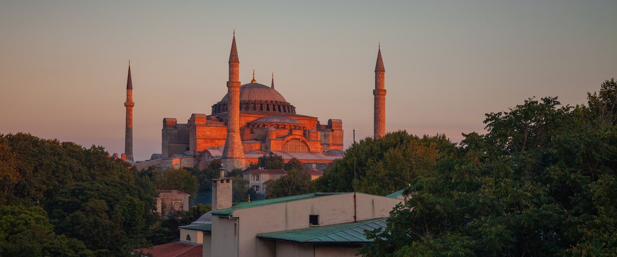 Hagia Sophia ofreciendo una iglesia o catedral, una ciudad y patrimonio de arquitectura