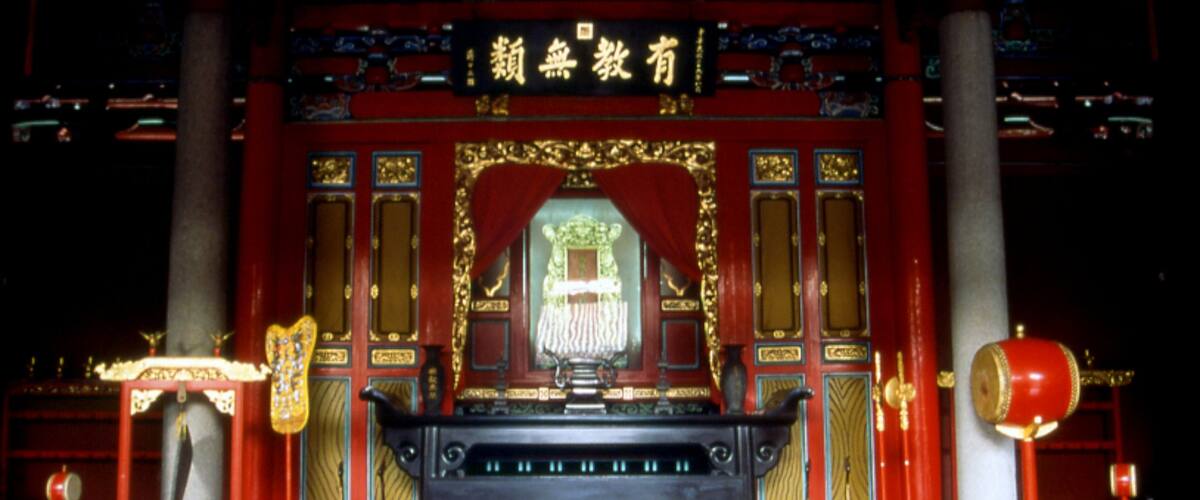 Confucius Temple showing religious elements, interior views and a temple or place of worship