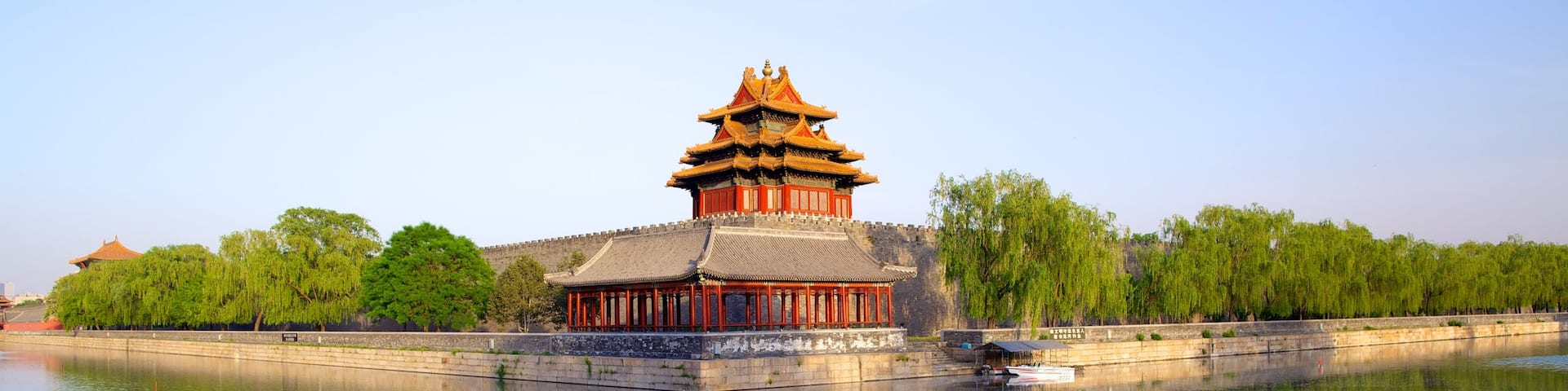 Ciudad Prohibida mostrando un lago o abrevadero, un río o arroyo y patrimonio de arquitectura