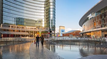 Piazza Gae Aulenti showing street scenes and a fountain as well as a couple