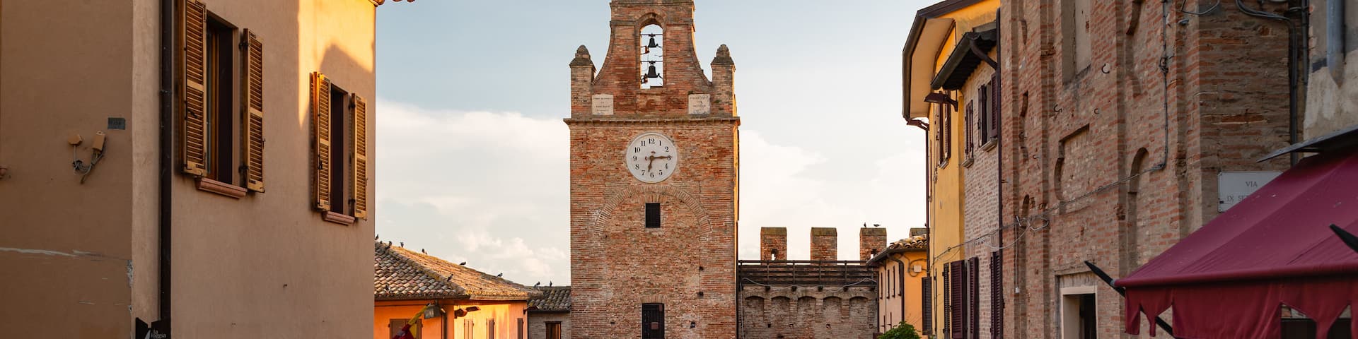 Gradara which includes heritage elements and street scenes