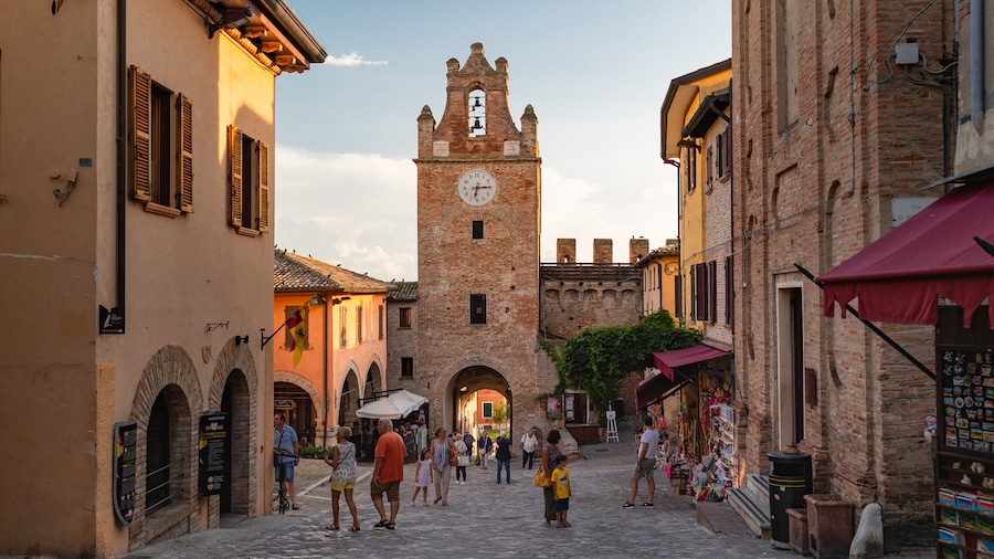 Gradara which includes heritage elements and street scenes