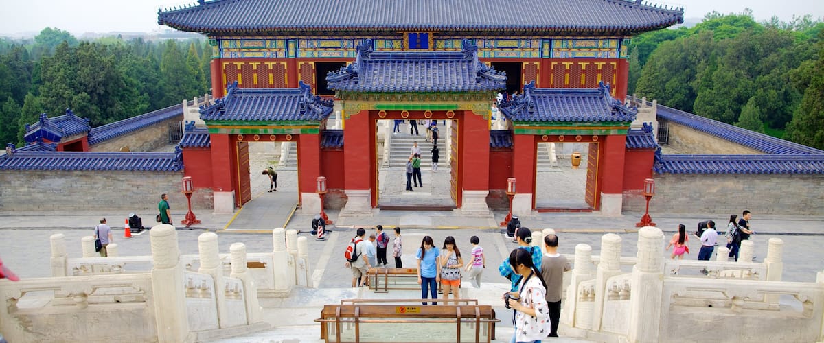 Temple of Heaven which includes a temple or place of worship, religious aspects and heritage architecture