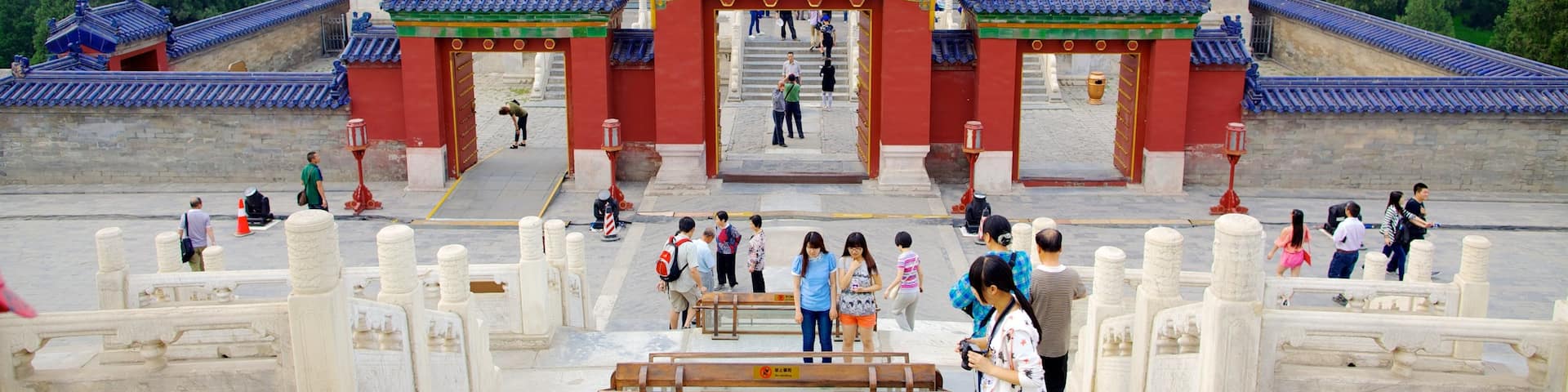 Temple of Heaven which includes a temple or place of worship, religious aspects and heritage architecture