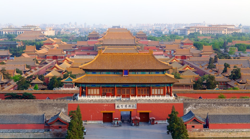 Jingshan-parken som viser skyline og en by