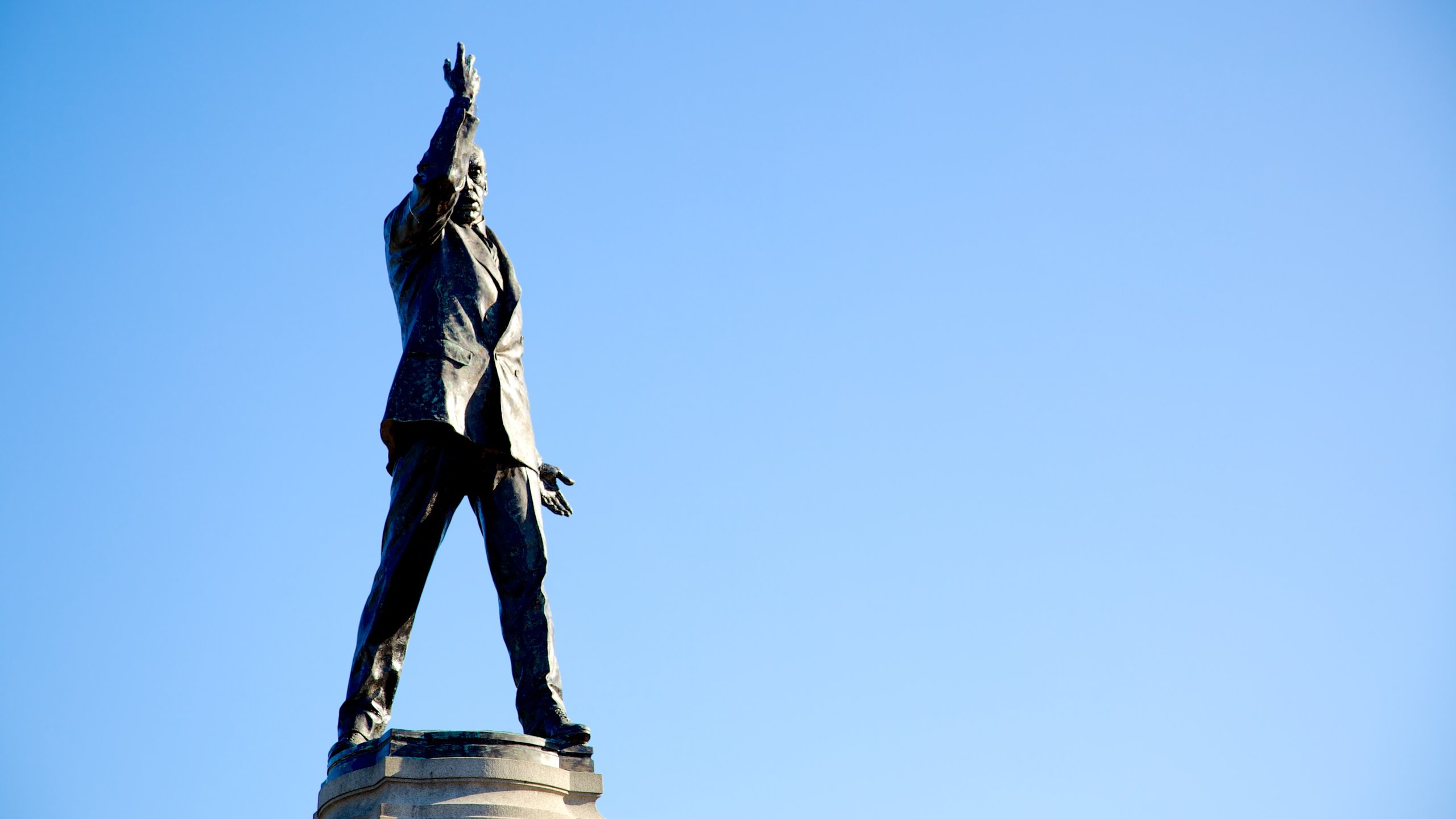 Stormont Parliament Buildings featuring a monument and a statue or sculpture