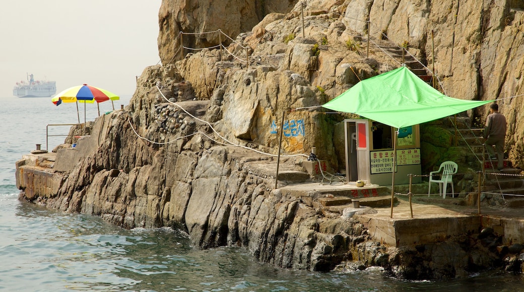 Taejongdae Park featuring rocky coastline